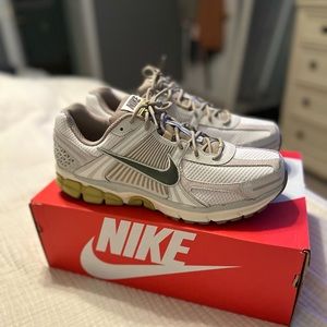 Nike Air Zoom Vomero 5 “Light Bone”